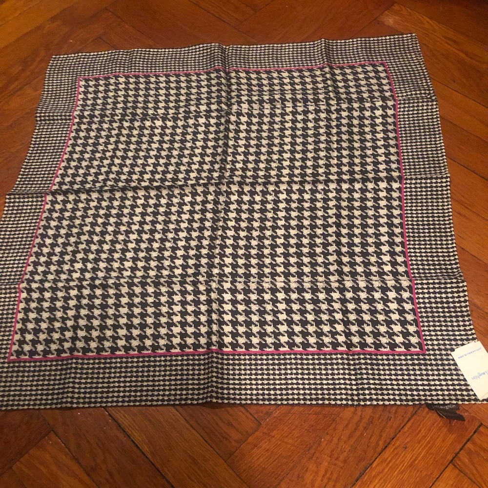 NWT Chic J Mc Laughlin Black and Cream Houndstooth Square Silk Scarf ( 26” sq)